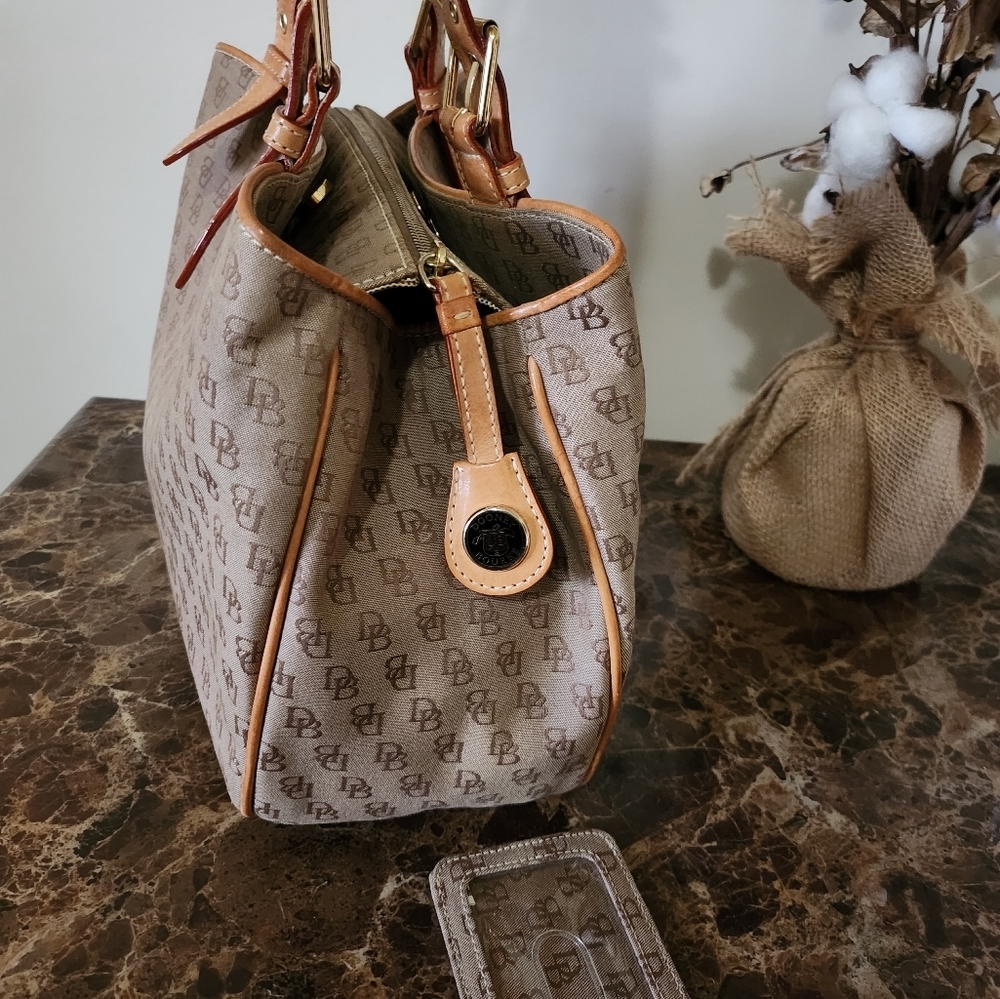 Dooney & Bourke Large Monogram Bag + 3 Dooney accessories - Picture 8 of 16